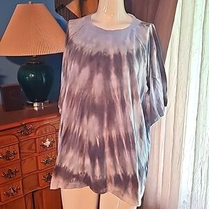 NWT Easel t-shirt